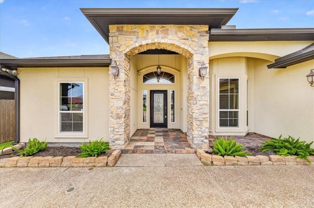 2417 Badlands Dr - Photo 3 of 40