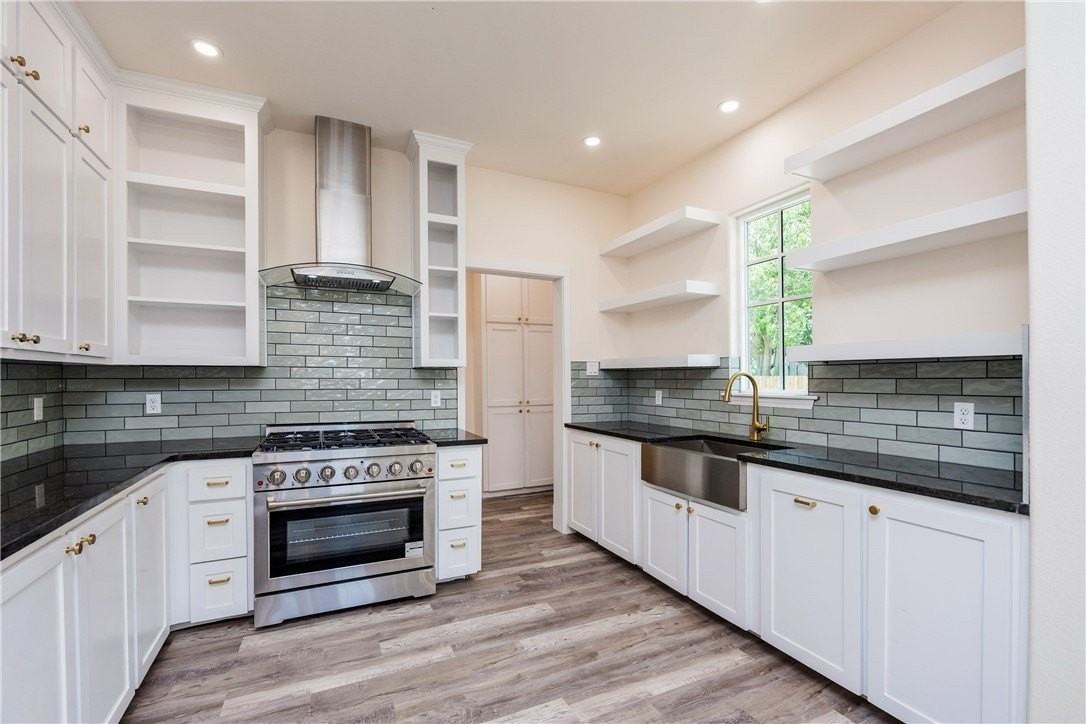 228 E Avenue G - Photo 5 of 17