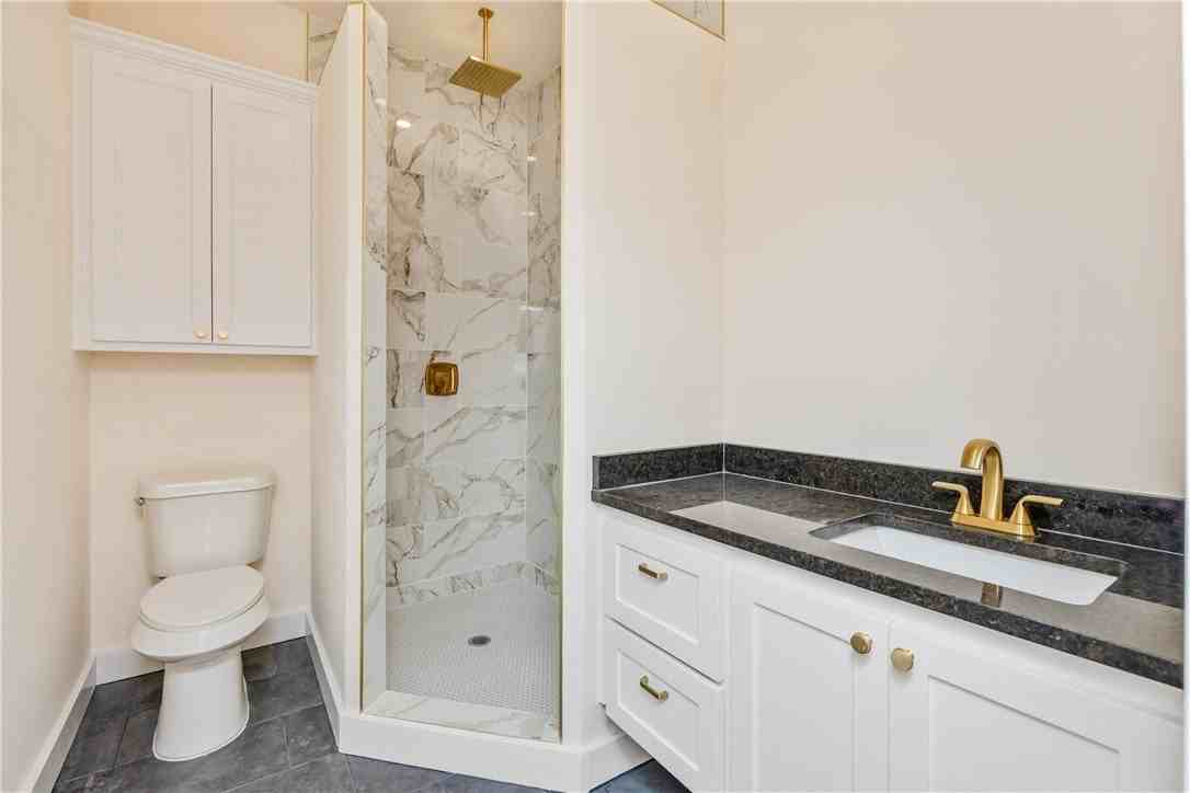 228 E Avenue G - Photo 7 of 17