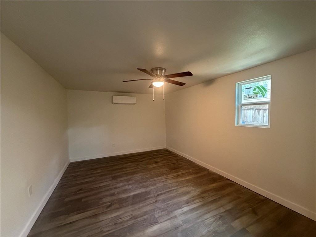 4942 Anthony St - Photo 7 of 16
