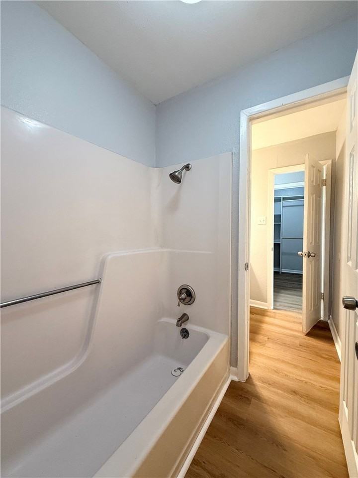 4011 Oak Bay Dr #3 - Photo 7 of 12