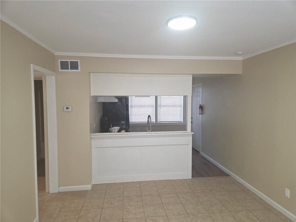 135 Richard St - Photo 5 of 16