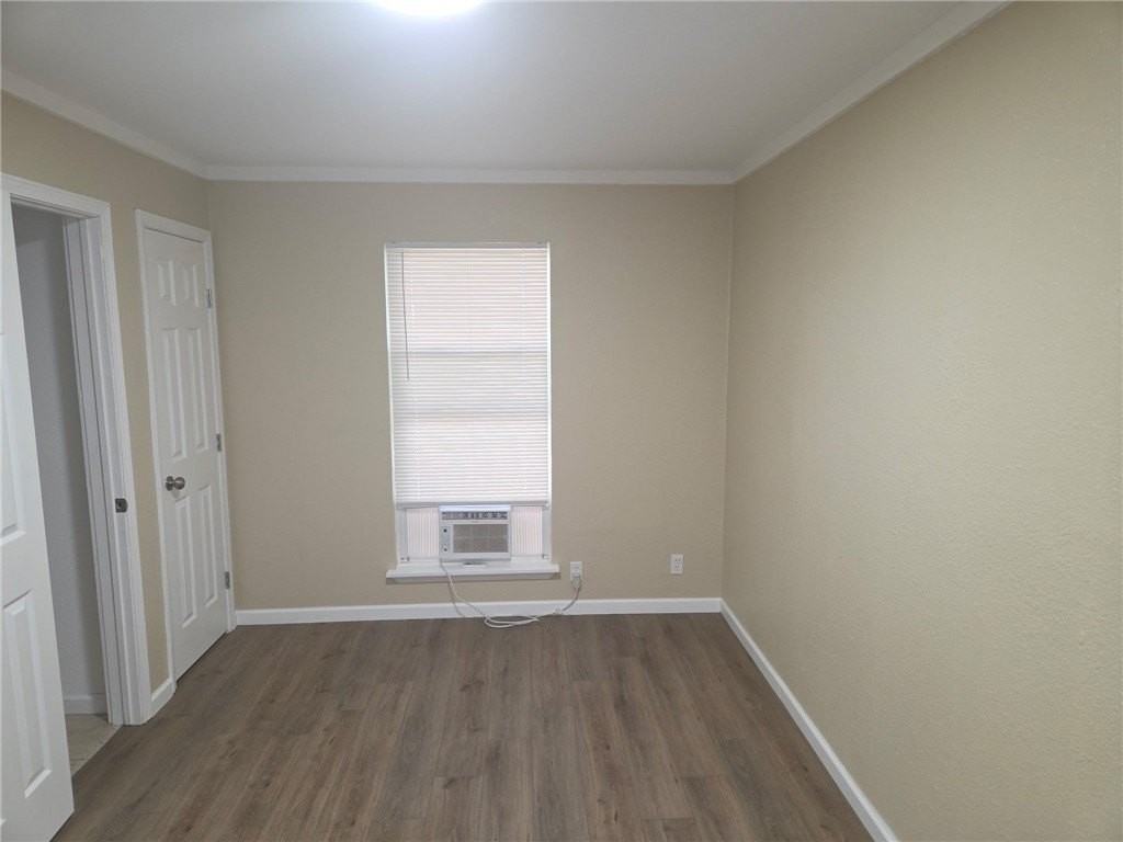 135 Richard St - Photo 6 of 16