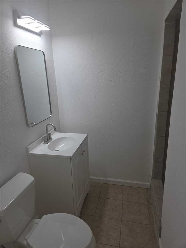 135 Richard St - Photo 7 of 16