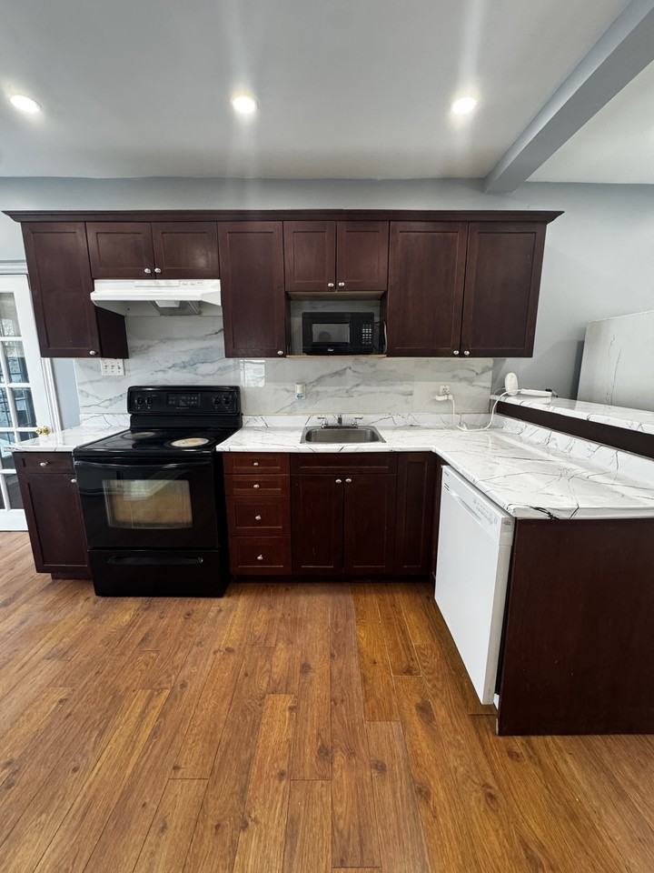 492 King George St #1 - Photo 3 of 38