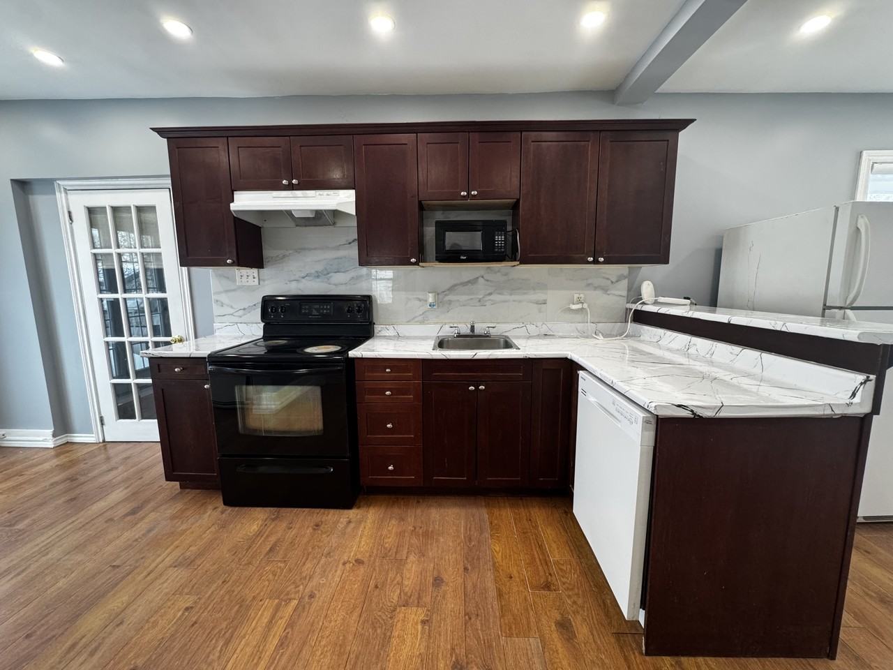492 King George St #1 - Photo 4 of 38