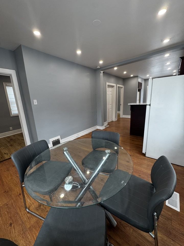 492 King George St #1 - Photo 5 of 38
