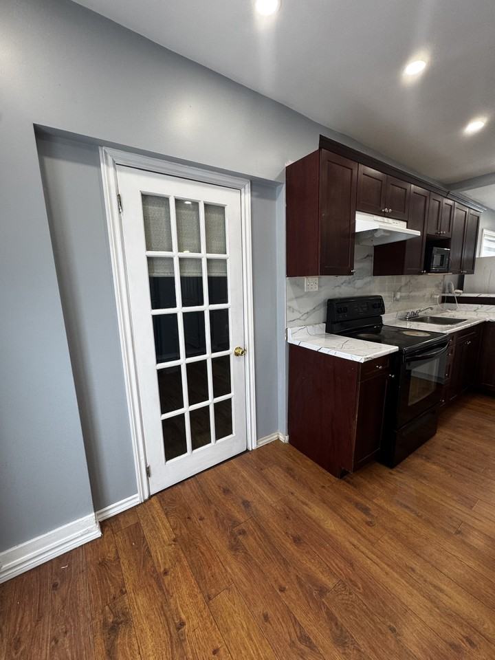 492 King George St #1 - Photo 7 of 38