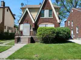 featured image of 4401 Buckingham Ave #2