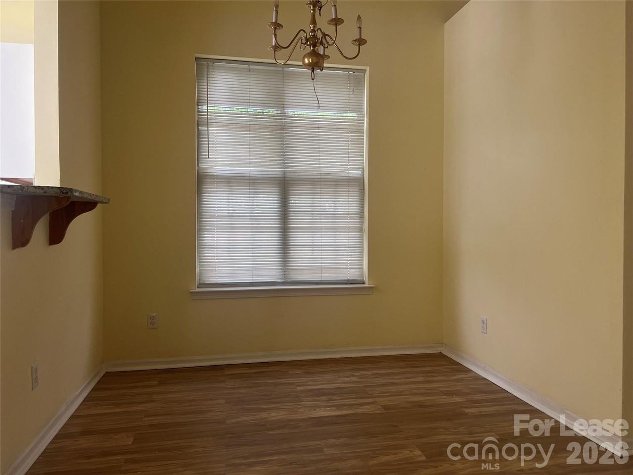 9247 Cranfield Ln - Photo 5 of 10