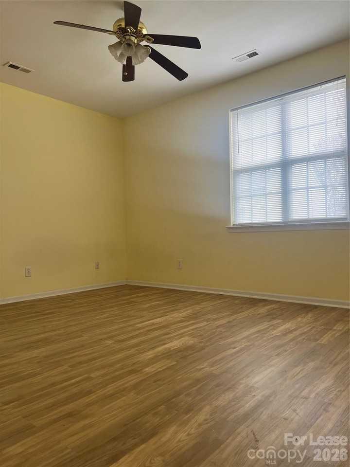 9247 Cranfield Ln - Photo 6 of 10