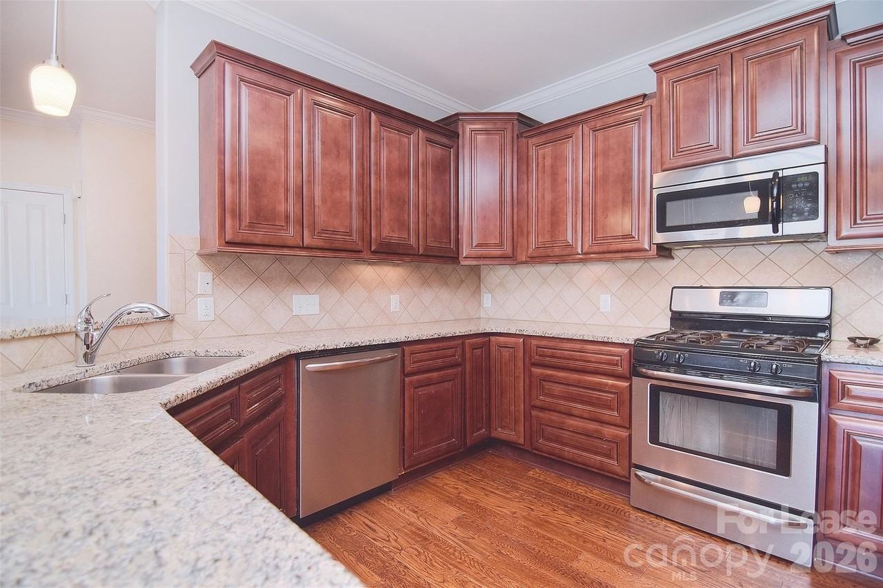 6605 Central Pacific Ave - Photo 7 of 19