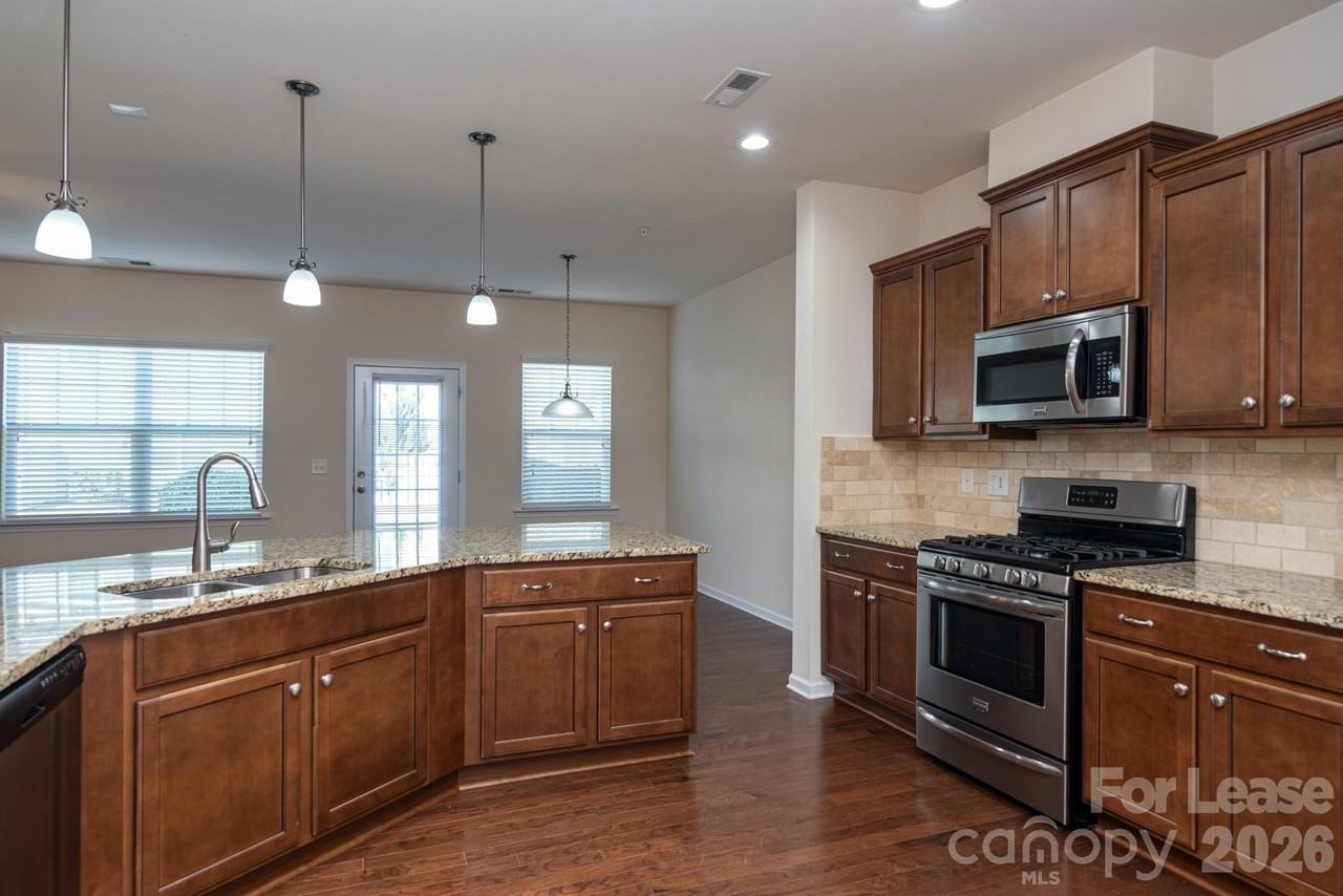 114 Clarendon St #B - Photo 3 of 37