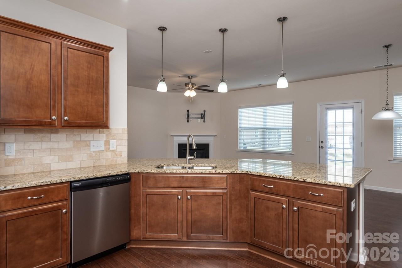 114 Clarendon St #B - Photo 4 of 37