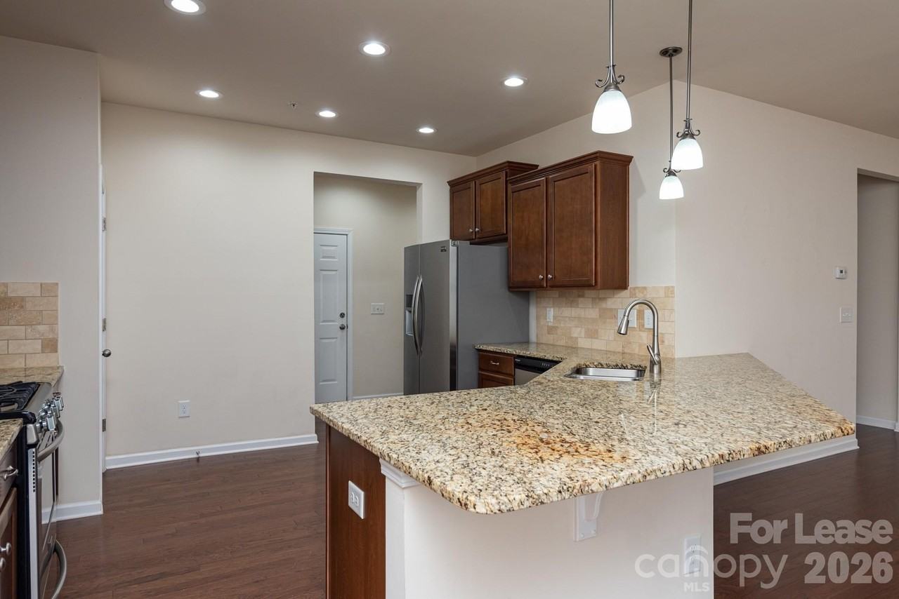 114 Clarendon St #B - Photo 7 of 37