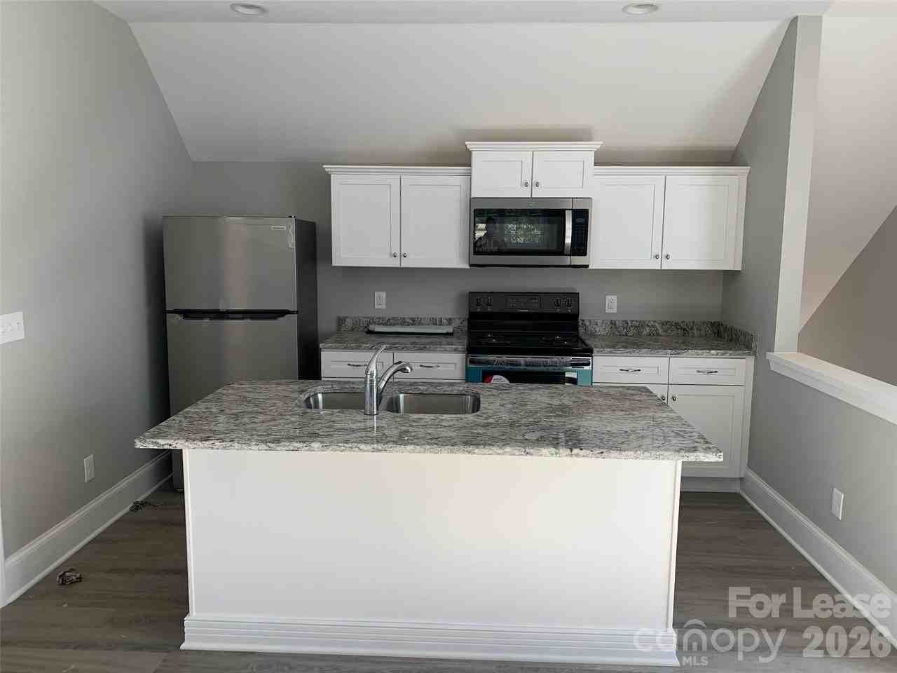 208 Walters St #B - Photo 5 of 14