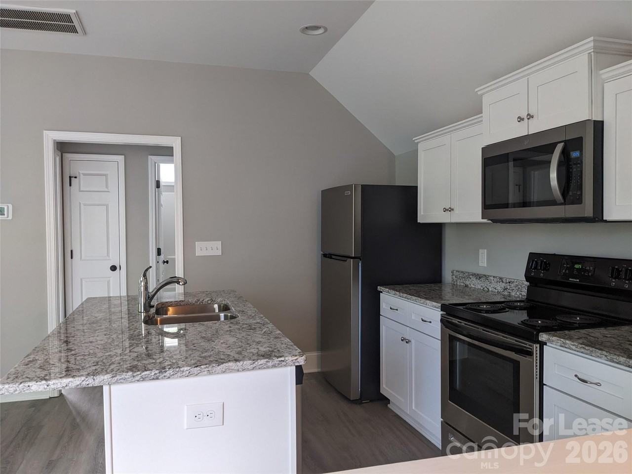 208 Walters St #B - Photo 7 of 14