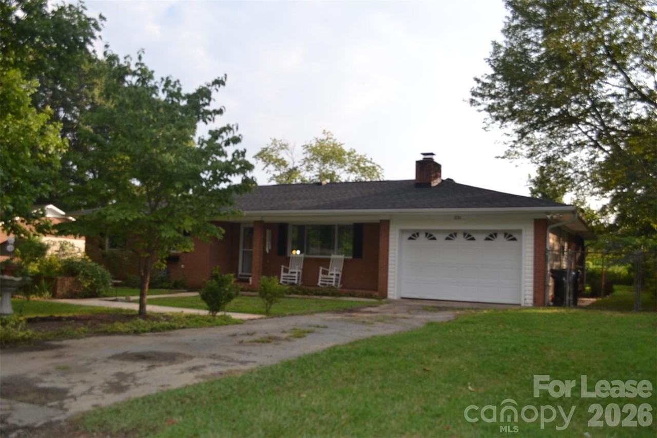 1721 Virginia St - Photo 2 of 36