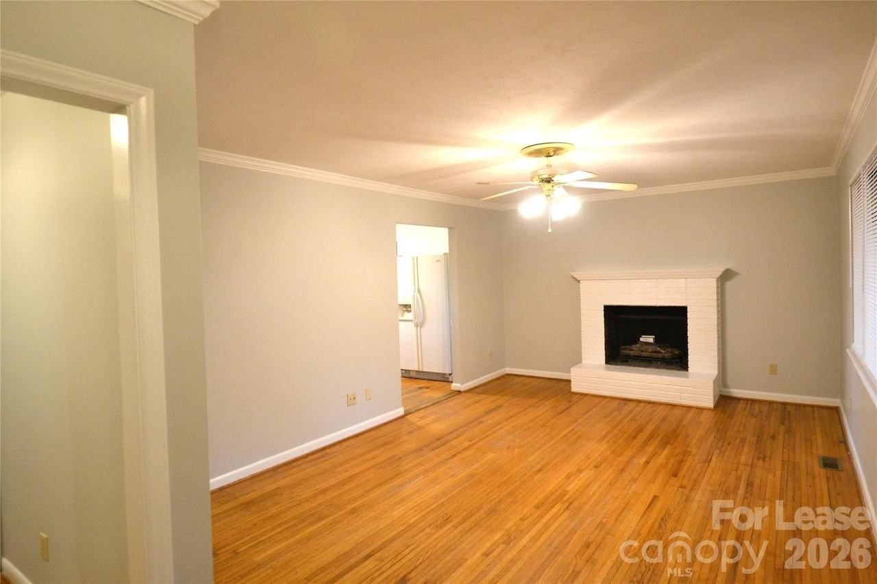 1721 Virginia St - Photo 4 of 36