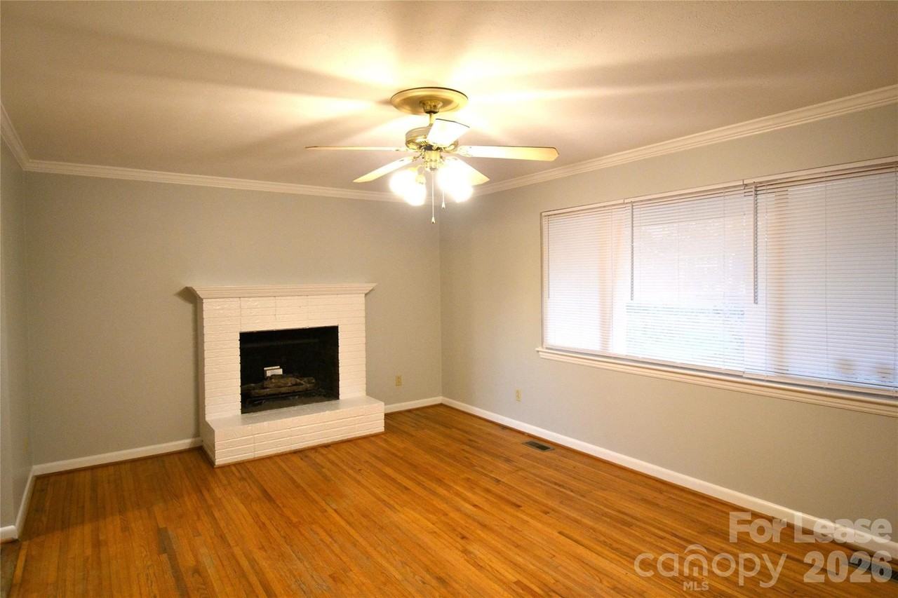 1721 Virginia St - Photo 5 of 36