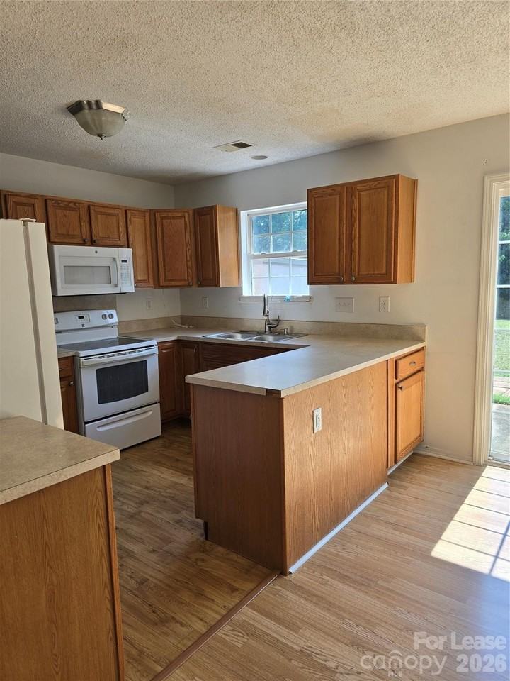 3073 Parade Ln Sw - Photo 3 of 8