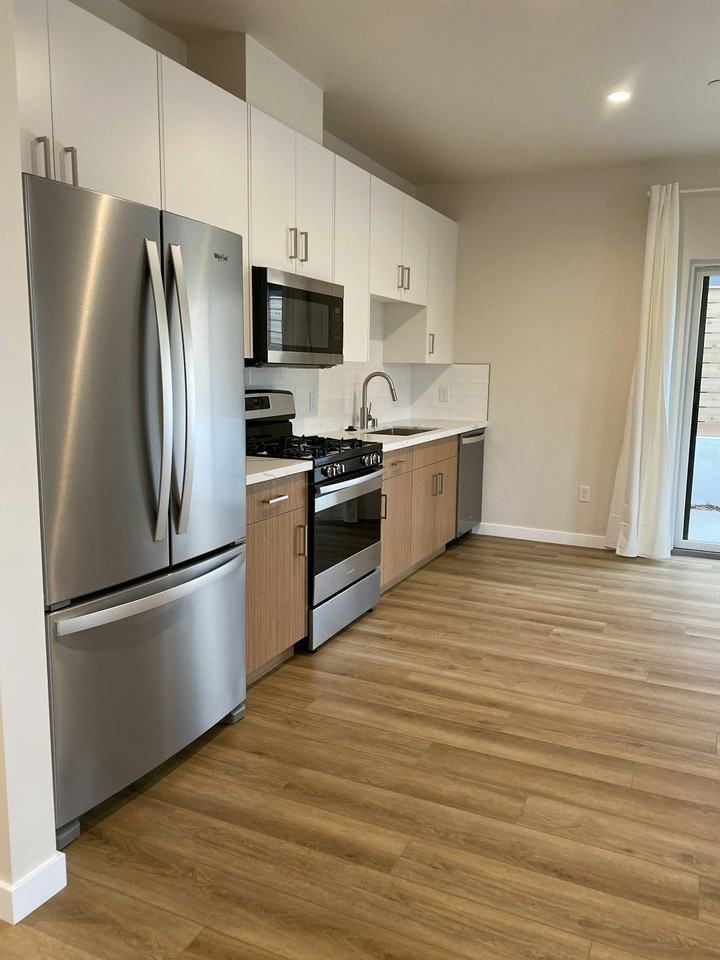 685 Stoneridge Drive, Unit A - Photo 5 of 17