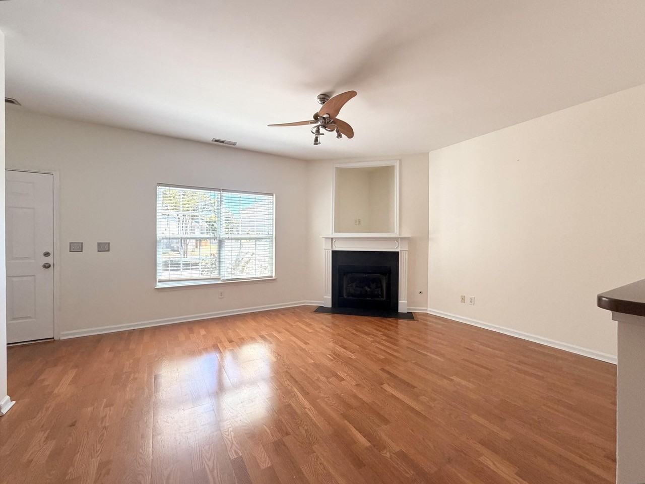 4105 Perrine St - Photo 4 of 18