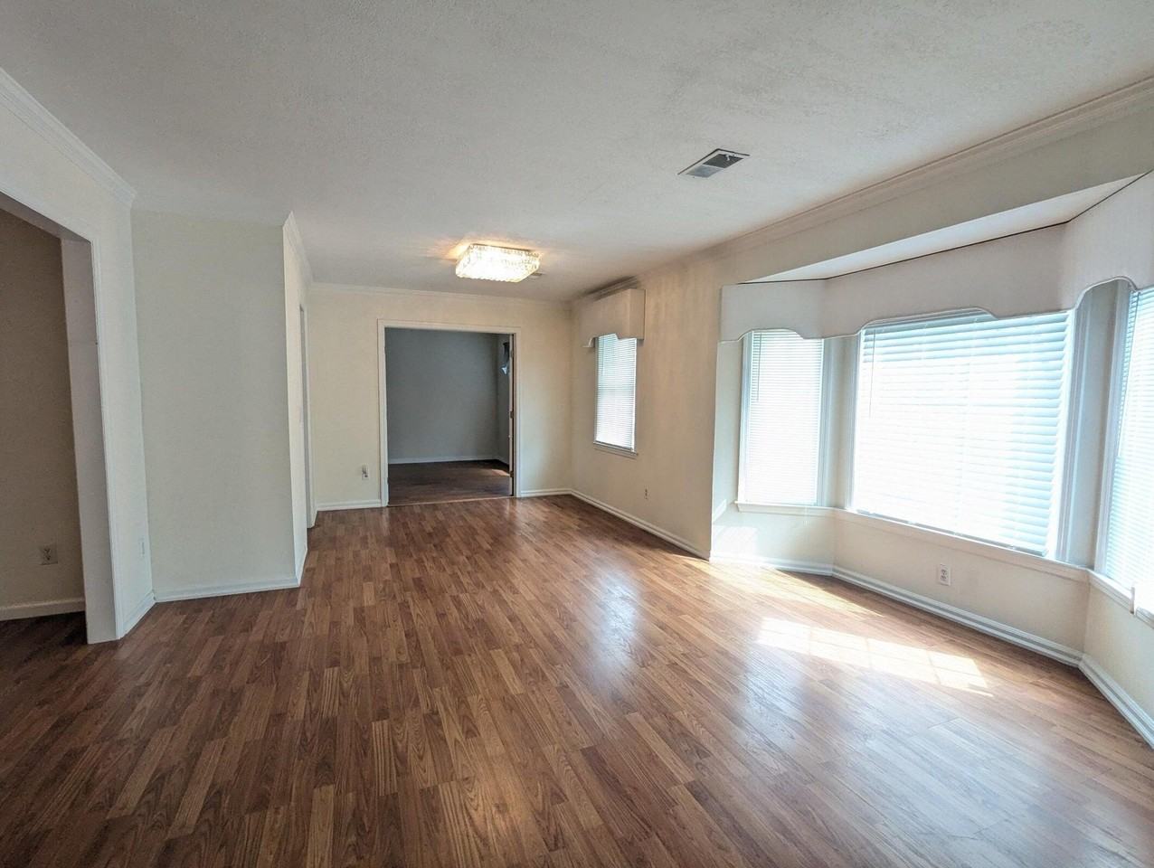 4356 Cheviot Dr - Photo 3 of 17