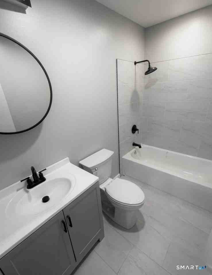 106 Howard Ave #R - Photo 3 of 18