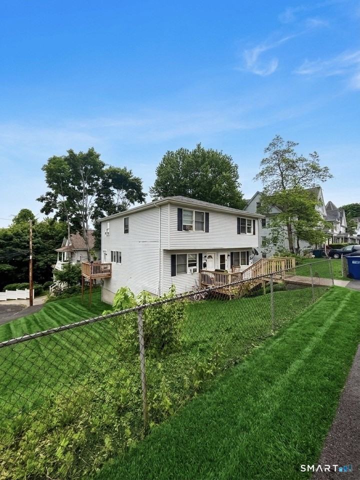 106 Howard Ave #R - Photo 4 of 18