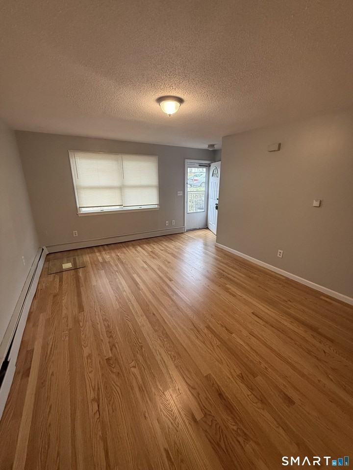 106 Howard Ave #R - Photo 7 of 18