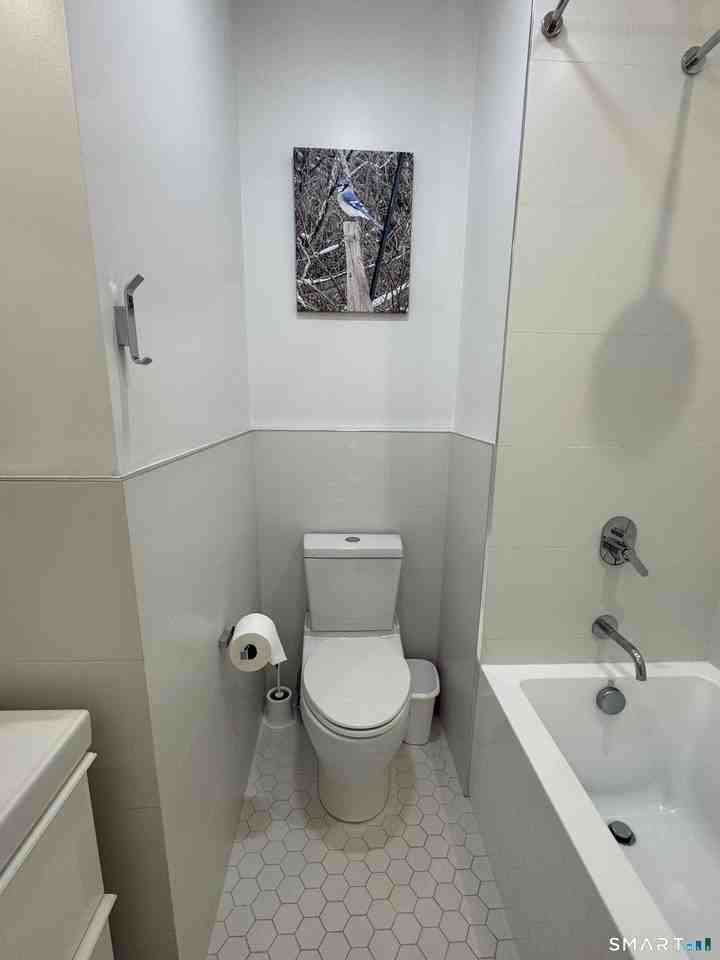 930 Cove Rd #2 - Photo 5 of 14
