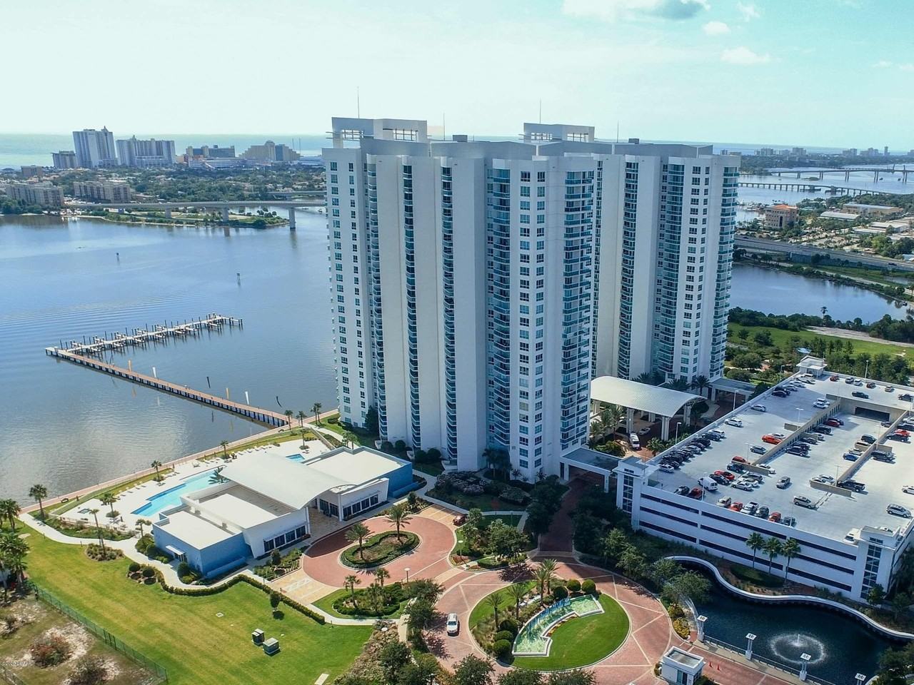 241 Riverside Dr #2204