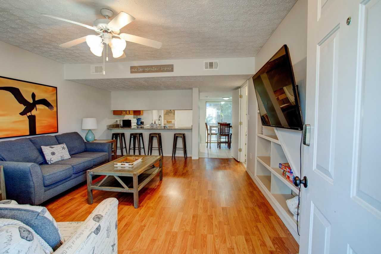 2400 Suwanee Ln - Photo 4 of 15