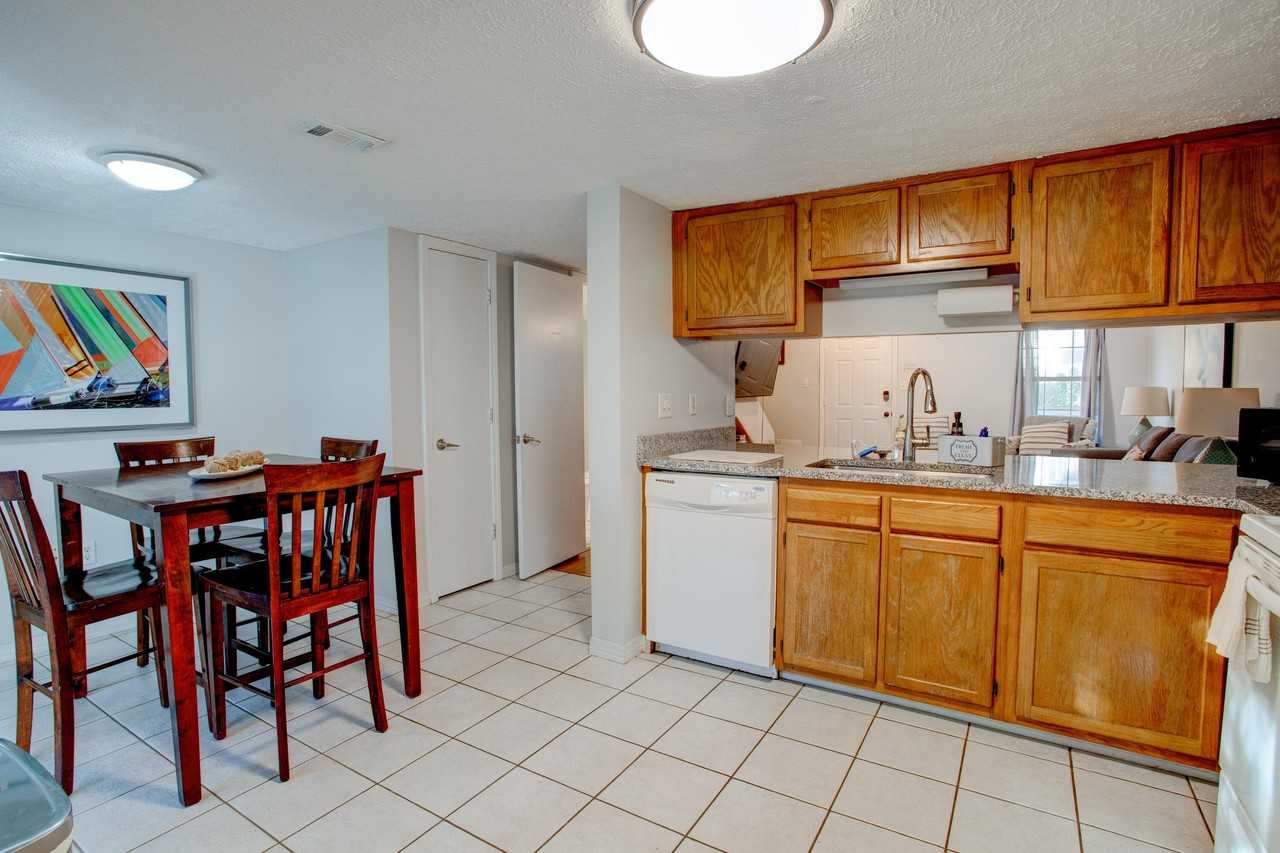 2400 Suwanee Ln - Photo 6 of 15