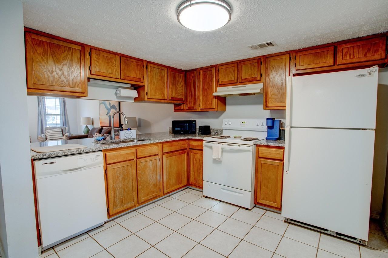 2400 Suwanee Ln - Photo 7 of 15
