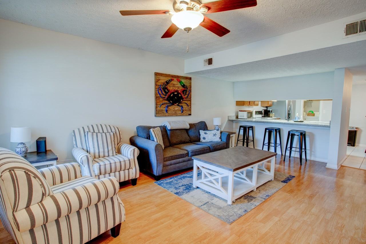 2404 Suwanee Ln - Photo 3 of 12