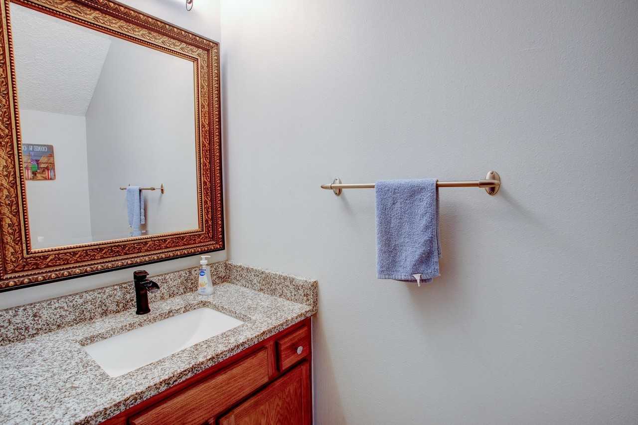 2404 Suwanee Ln - Photo 7 of 12
