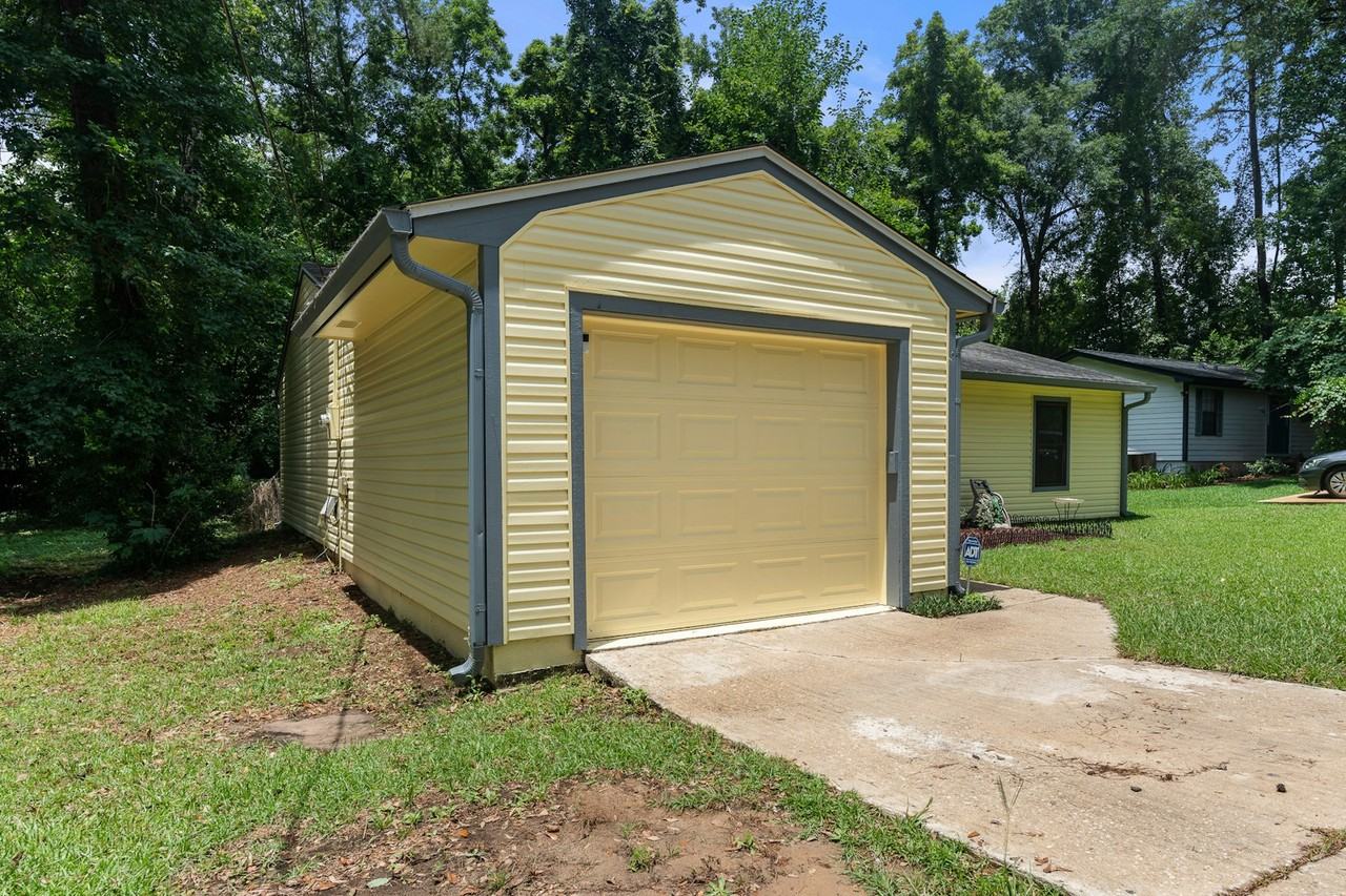 2434 Jolene Ln - Photo 4 of 41