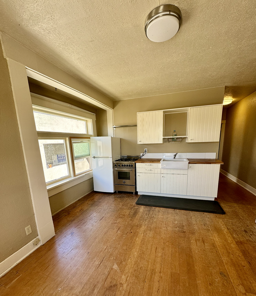 1120 Finnegan Way, Unit 5 - Photo 4 of 11