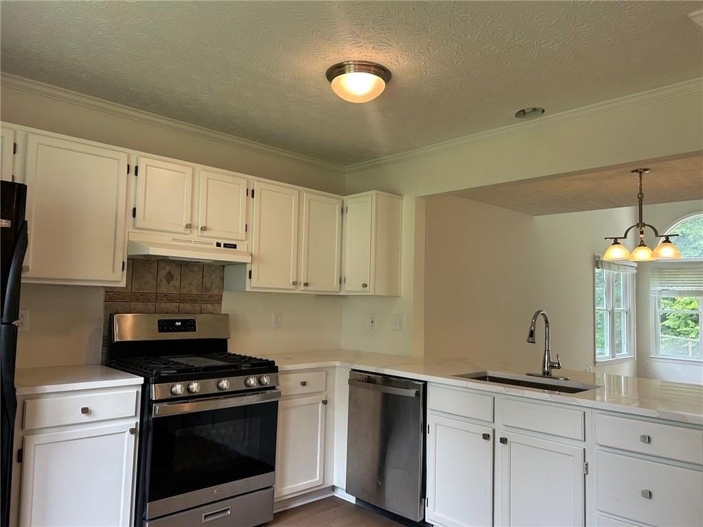 3886 Hadley Farm Dr - Photo 4 of 17