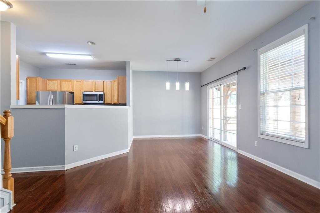 1126 Treymont Ln - Photo 4 of 31