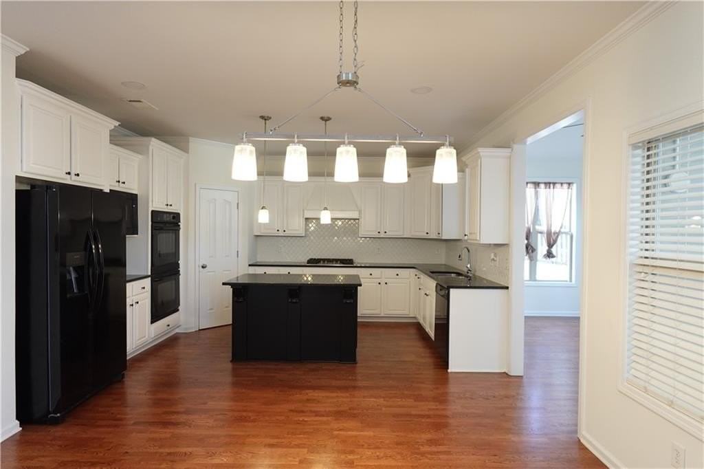 1921 Binnies Way - Photo 6 of 24
