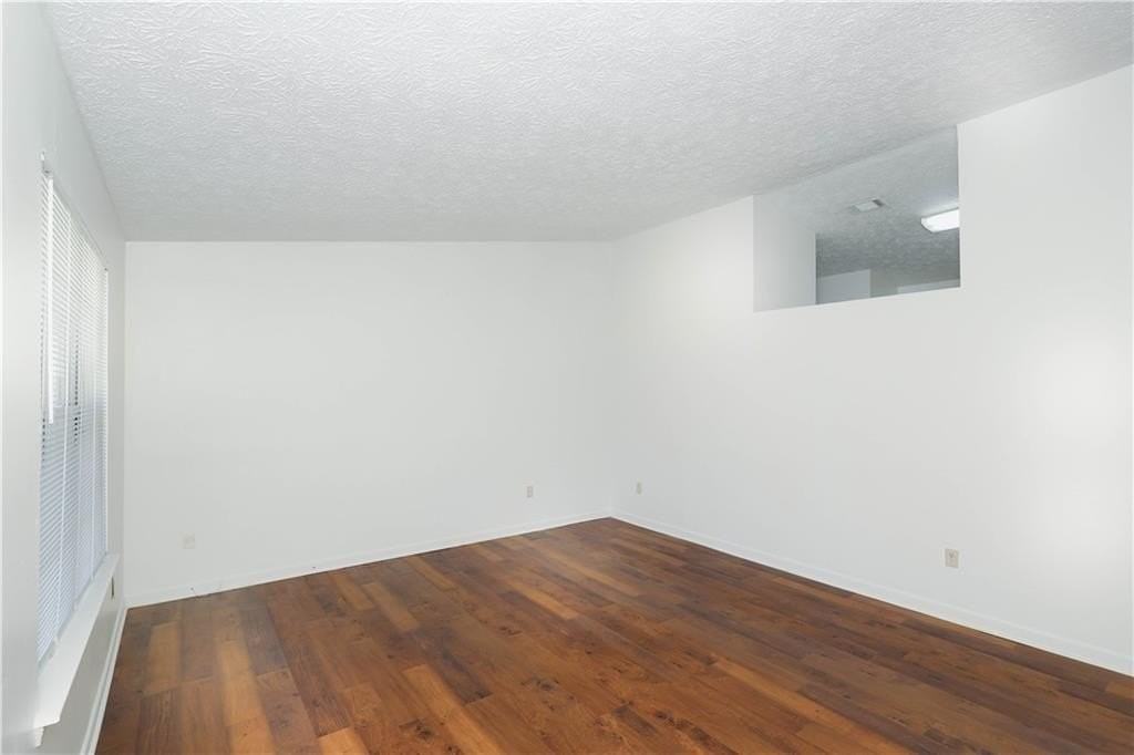 6560 Emerald Pointe Cir - Photo 3 of 11