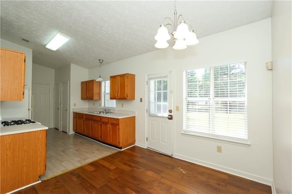 6560 Emerald Pointe Cir - Photo 4 of 11