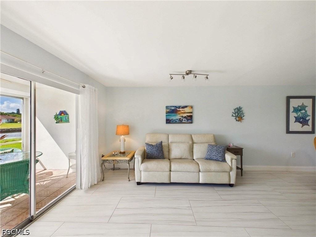 300 Valley Stream Dr #3D - Photo 3 of 21