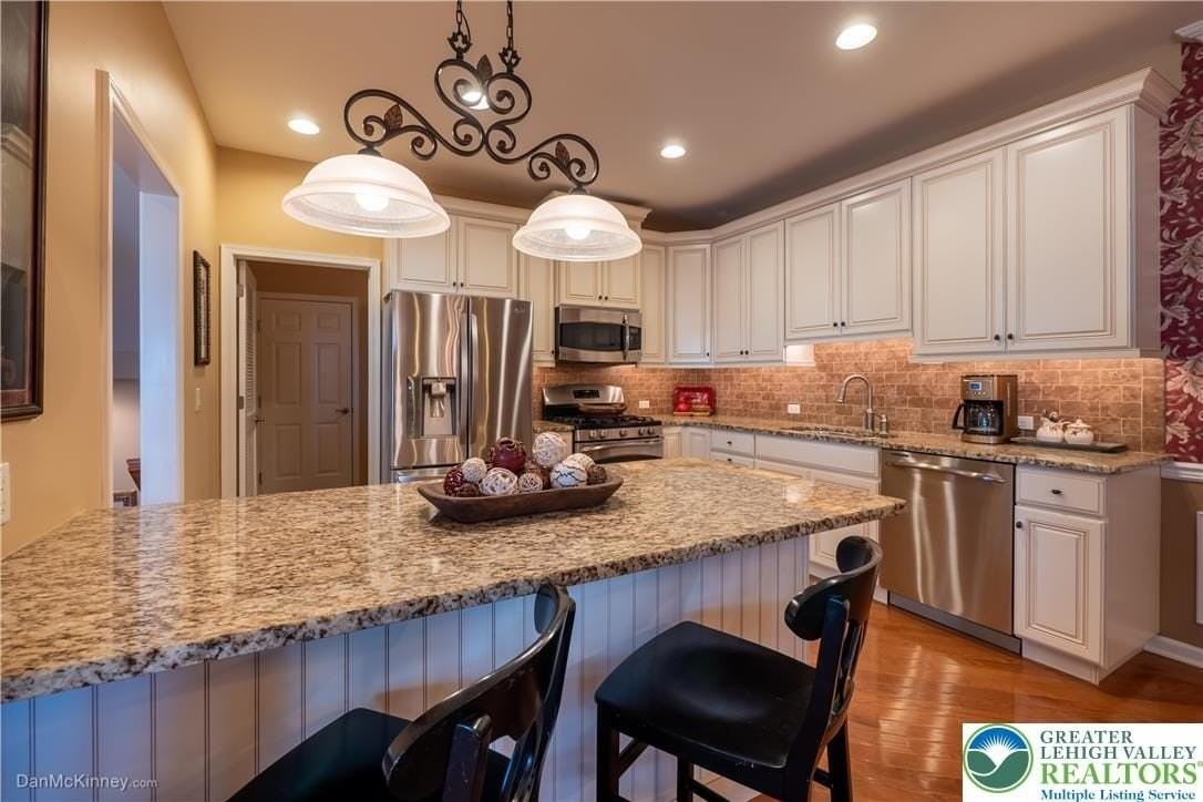 290 Inverness Cir - Photo 4 of 29