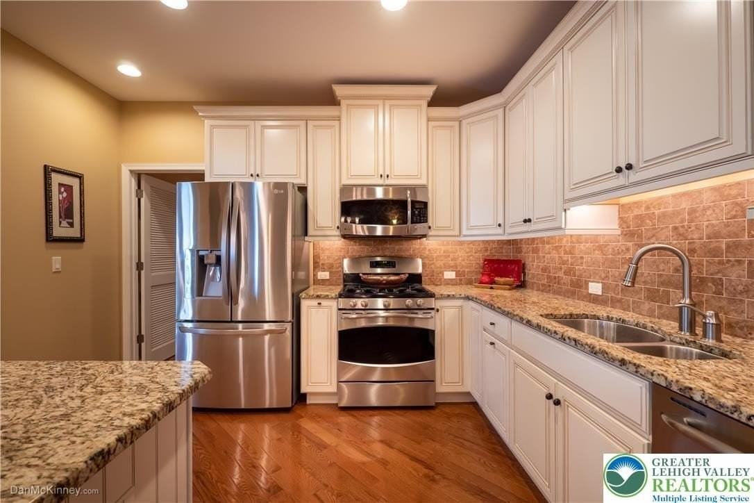 290 Inverness Cir - Photo 5 of 29
