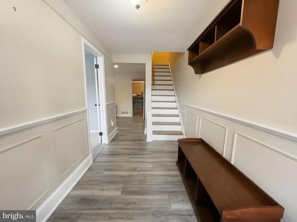 561 W Marshall St - Photo 3 of 21