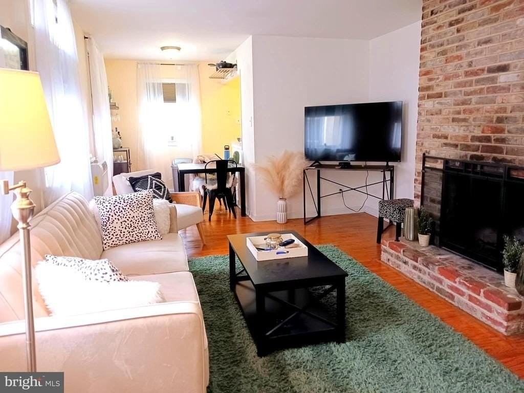 1510 Lombard St #3 - Photo 4 of 14